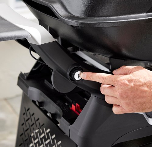 Grill gazowy Weber Q 2200N ze stolikami bocznymi i wózkiem Premium