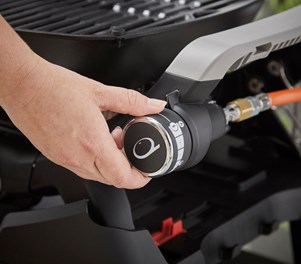 Grill gazowy Weber Q 1200N ze stolikami bocznymi i stojakiem