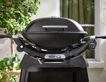 Grill gazowy Weber Q 2200N ze stolikami bocznymi i wózkiem Premium