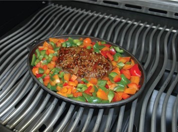 Napoleon Patelnia żeliwna z wyjmowaną rączką