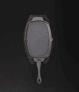 Napoleon Patelnia żeliwo z wyjmowaną rączką i drewnianą podkładką30x19