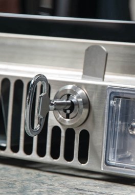 Lodówka zewnętrzna Napoleon- otwiera sie w prawo