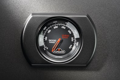 Grill gazowy Napoleon ROGUE PRO-S 525 MATTE BLACK +rożen gratis